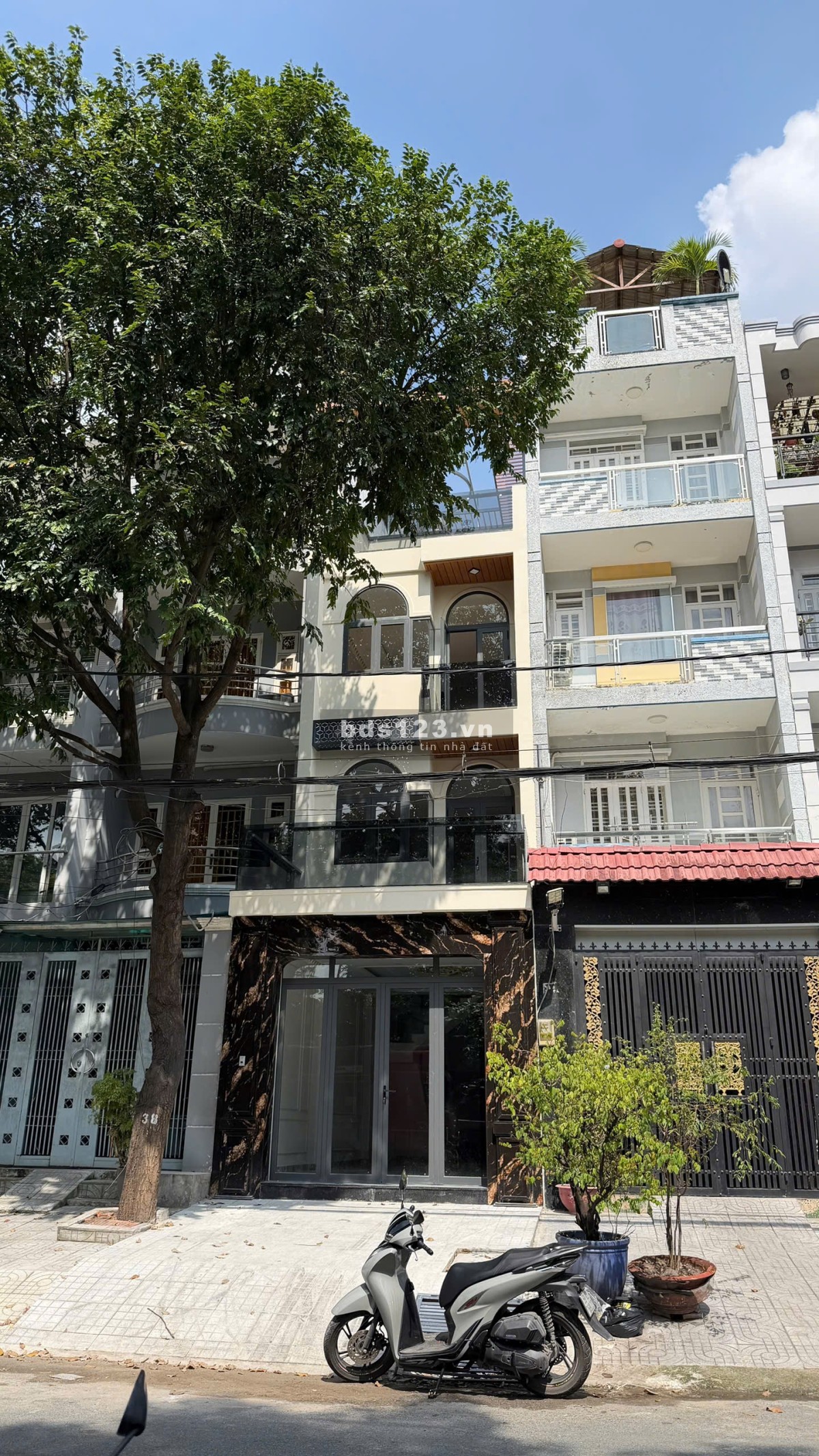 Nhà đẹp view trực diện công viên khu Bình Phú Quận 6