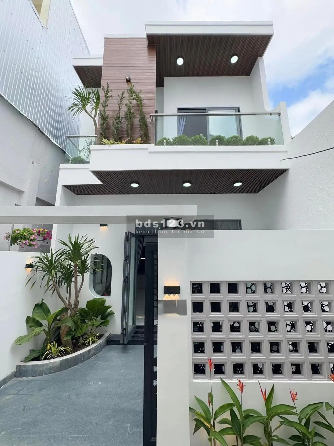 Nhà 1 trệt 1 lầu - Hồ Văn Cống - Nội thất cơ bản - SHR -…