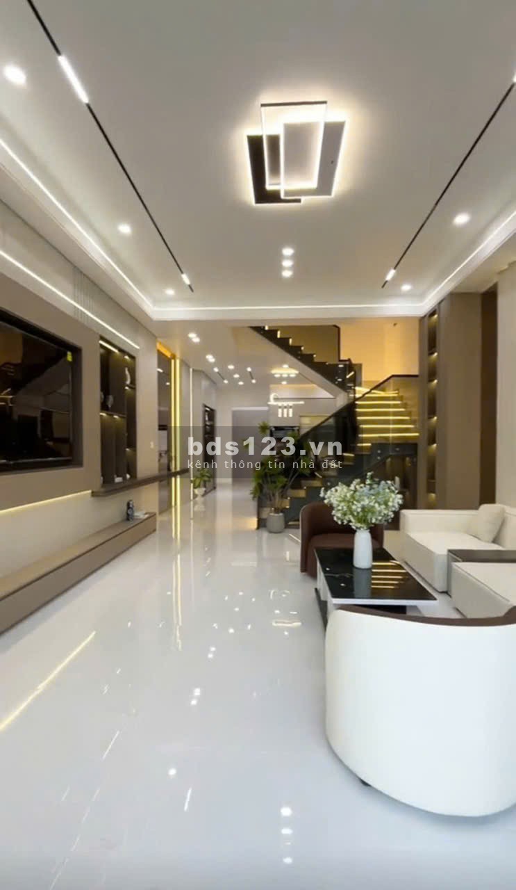 Bán nhà 1 trệt 2 lầu TT Thủ Dầu Một, giá chỉ 2.95 tỷ, hỗ trợ vay 70%