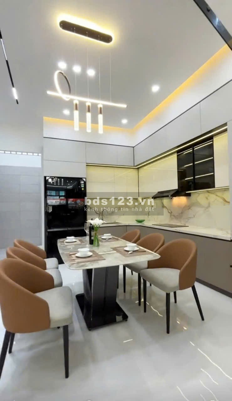 Bán nhà 1 trệt 2 lầu TT Thủ Dầu Một, giá chỉ 2.95 tỷ, hỗ trợ vay 70%