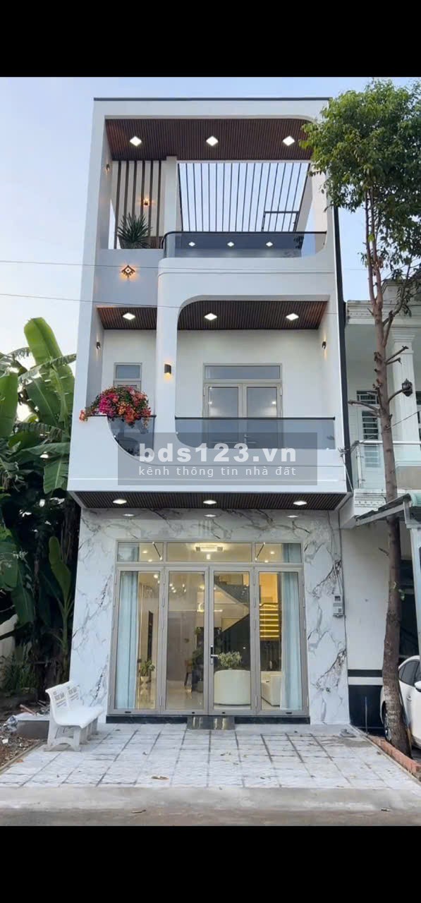 Bán nhà 1 trệt 2 lầu TT Thủ Dầu Một, giá chỉ 2.95 tỷ, hỗ trợ vay 70%