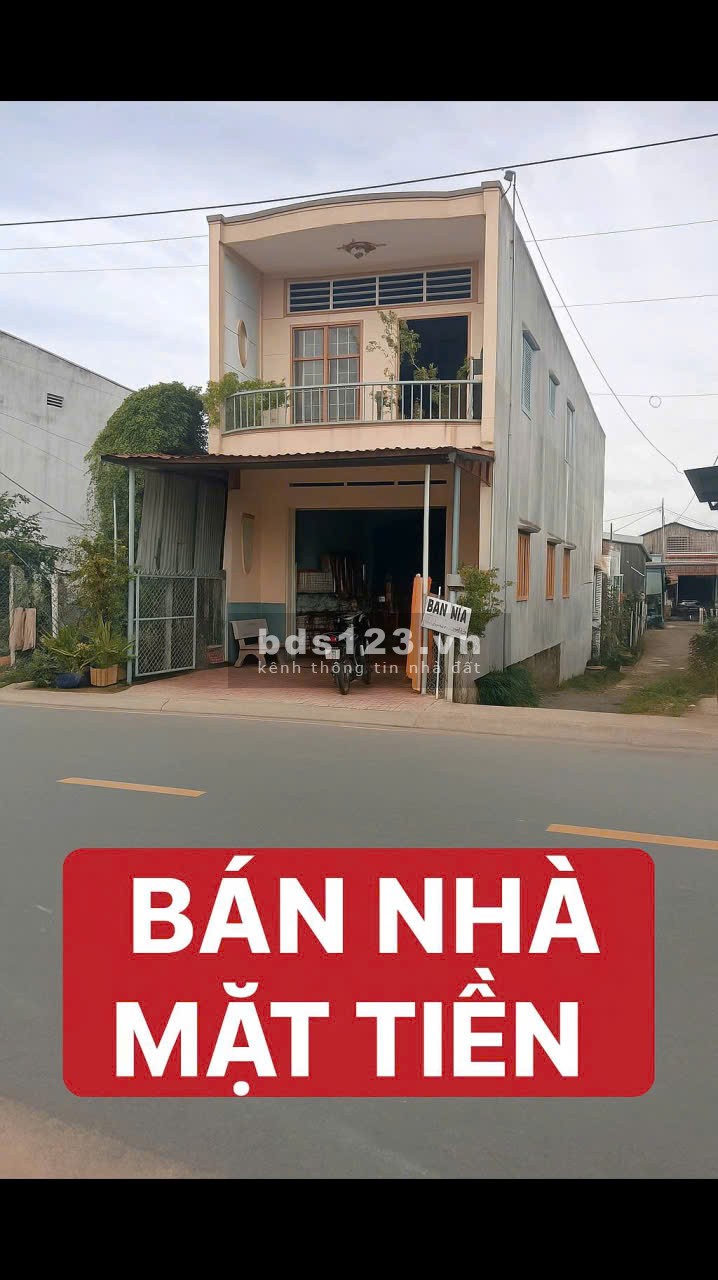 Bán nhà mặt phố. Nhà 1 trệt 1 lâu. Gần bên phà.Duong lớn thuận lợi kinh doanh. Giá 3 tỷ 500 tr