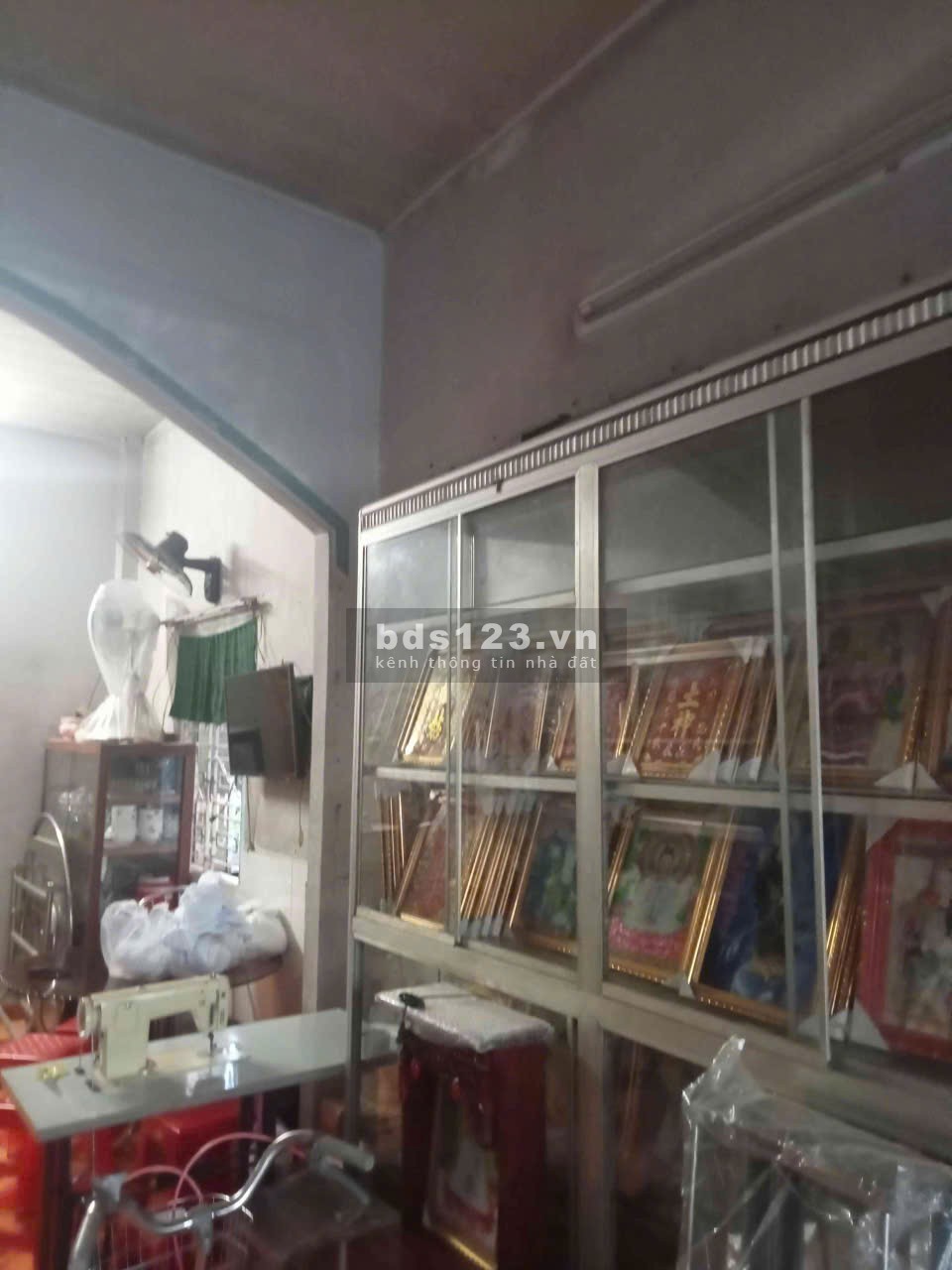 Bán nhà mặt phố. Nhà 1 trệt 1 lâu. Gần bên phà.Duong lớn thuận lợi kinh doanh. Giá 3 tỷ 500 tr