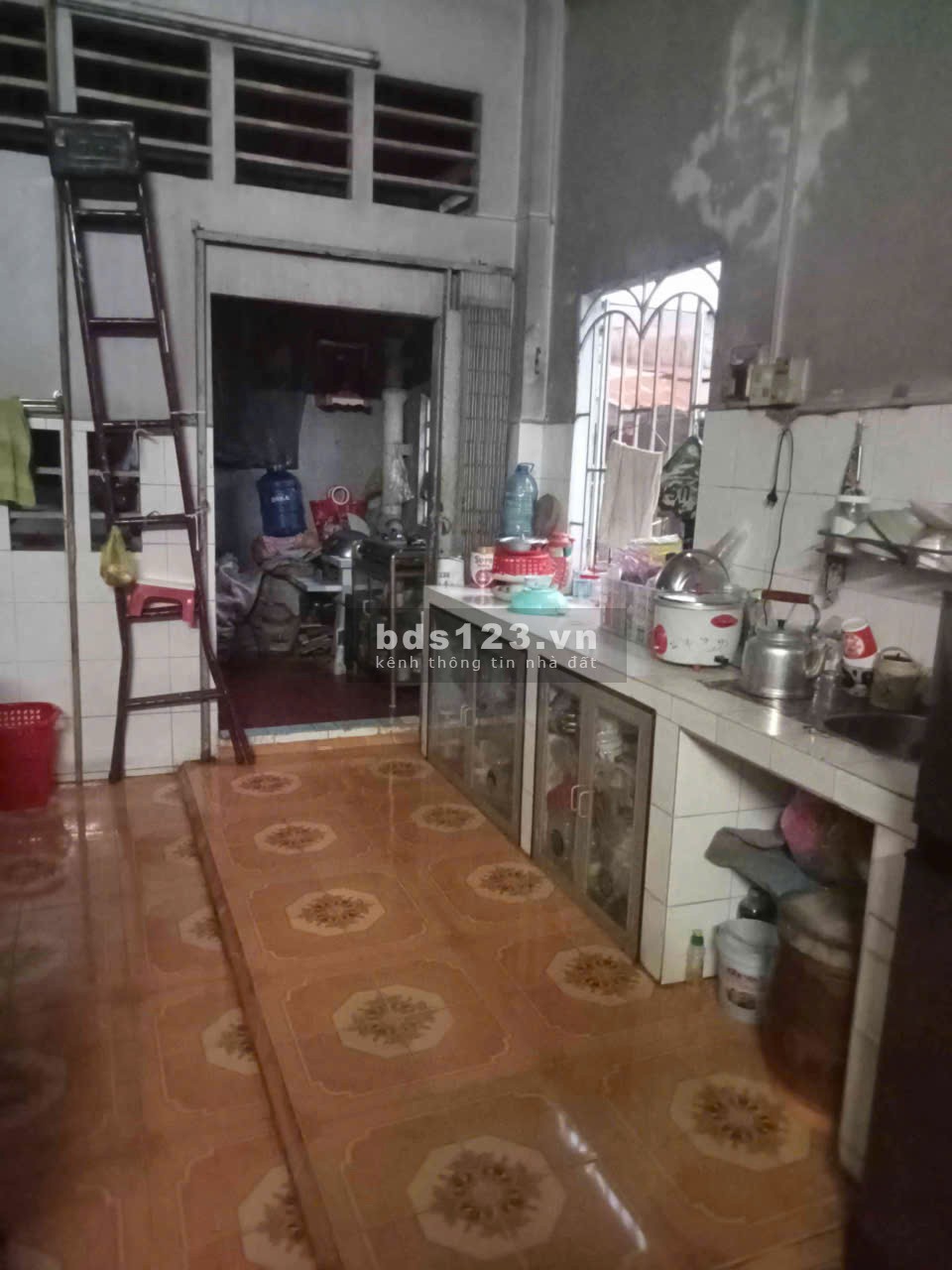 Bán nhà mặt phố. Nhà 1 trệt 1 lâu. Gần bên phà.Duong lớn thuận lợi kinh doanh. Giá 3 tỷ 500 tr