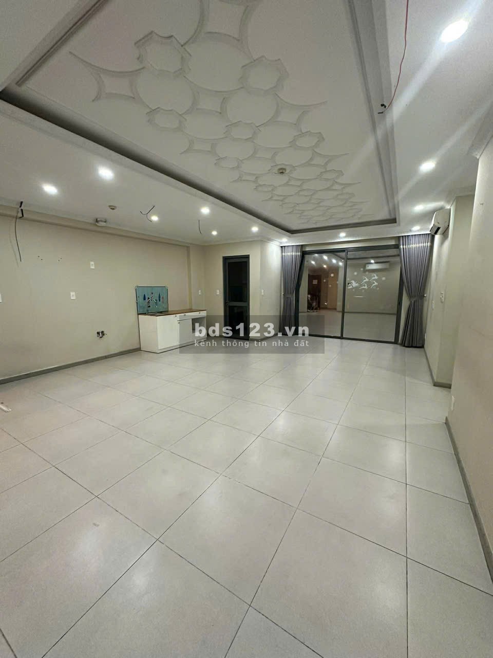 Cho thuê căn hộ OT NTCB DT 120m2 làm Văn phòng C/C The Gold View