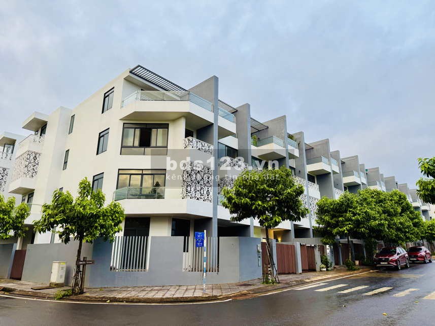 Bán căn góc 300m2, 4 tầng, trung tâm Buôn Mê Thuột