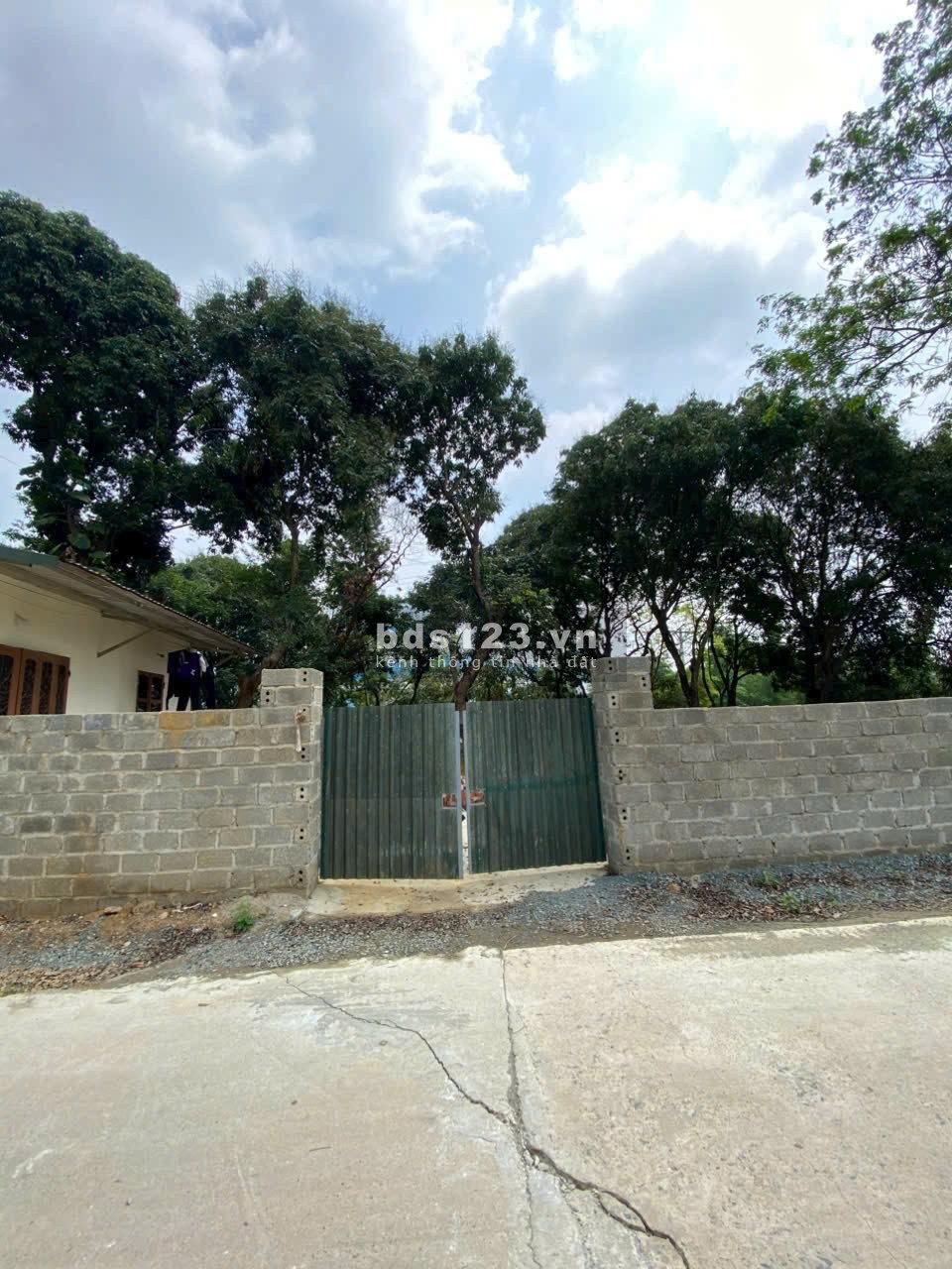 Bán đất tặng kèm nhà cấp 4( liên hệ chính chủ: 0979537288)