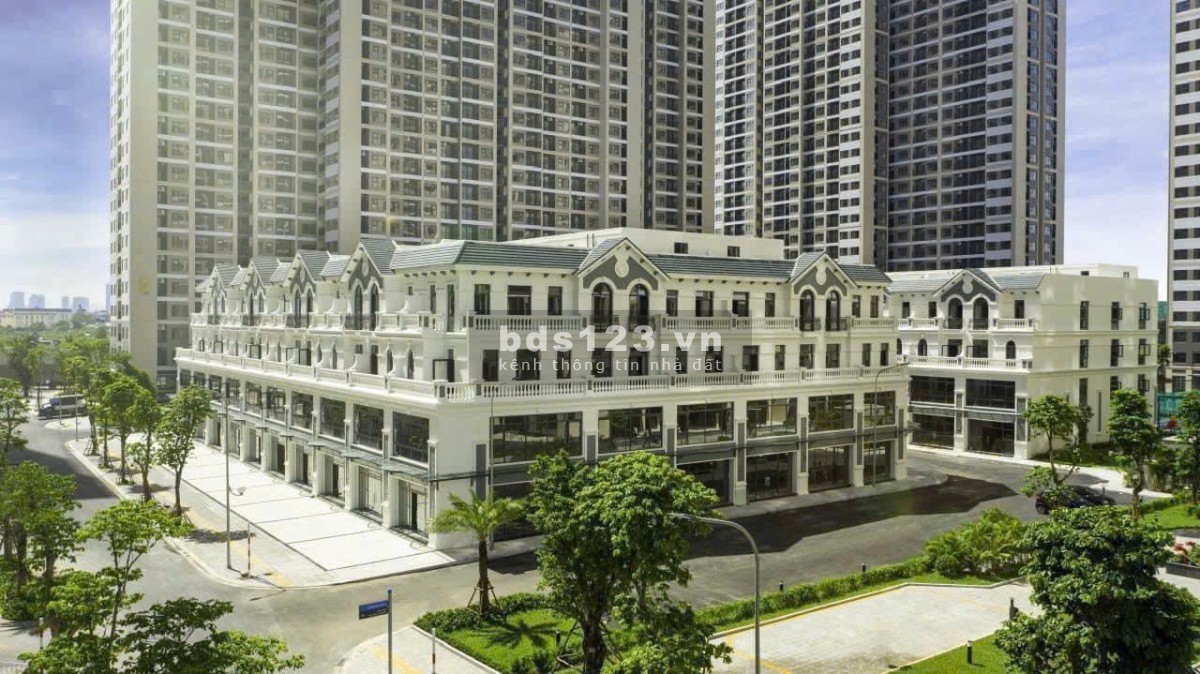 Bán shop chân đế vinhomes 65m2 cho thuê 65tr/1 tháng