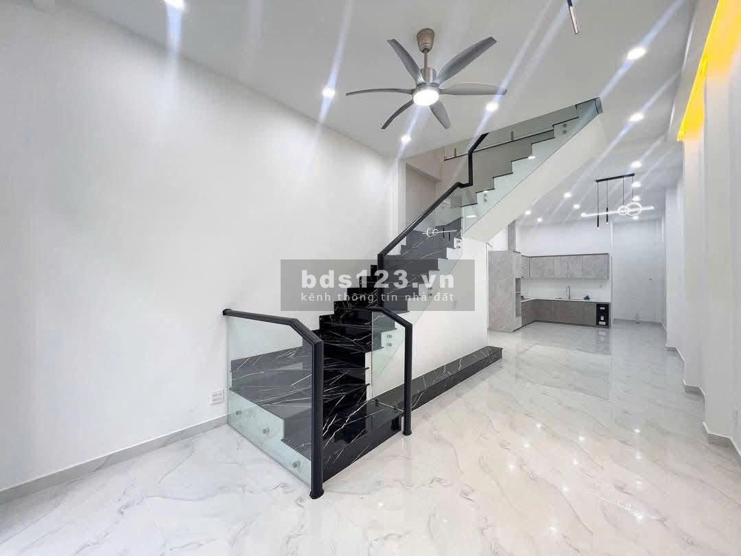 Chính Chủ Gửi Bán Nhà 1 Lầu 2 Phòng Ngủ - Bến Lức - Long An