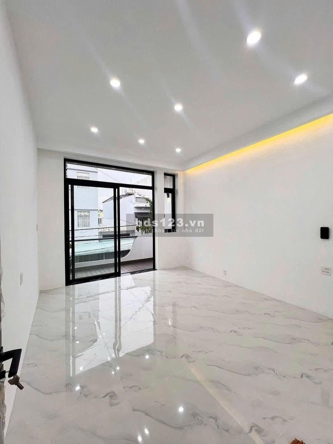 Chính Chủ Gửi Bán Nhà 1 Lầu 2 Phòng Ngủ - Bến Lức - Long An