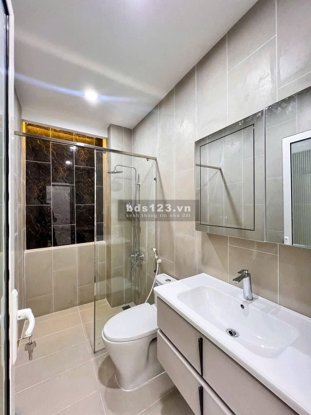 Chính Chủ Gửi Bán Nhà 1 Lầu 2 Phòng Ngủ - Bến Lức - Long An