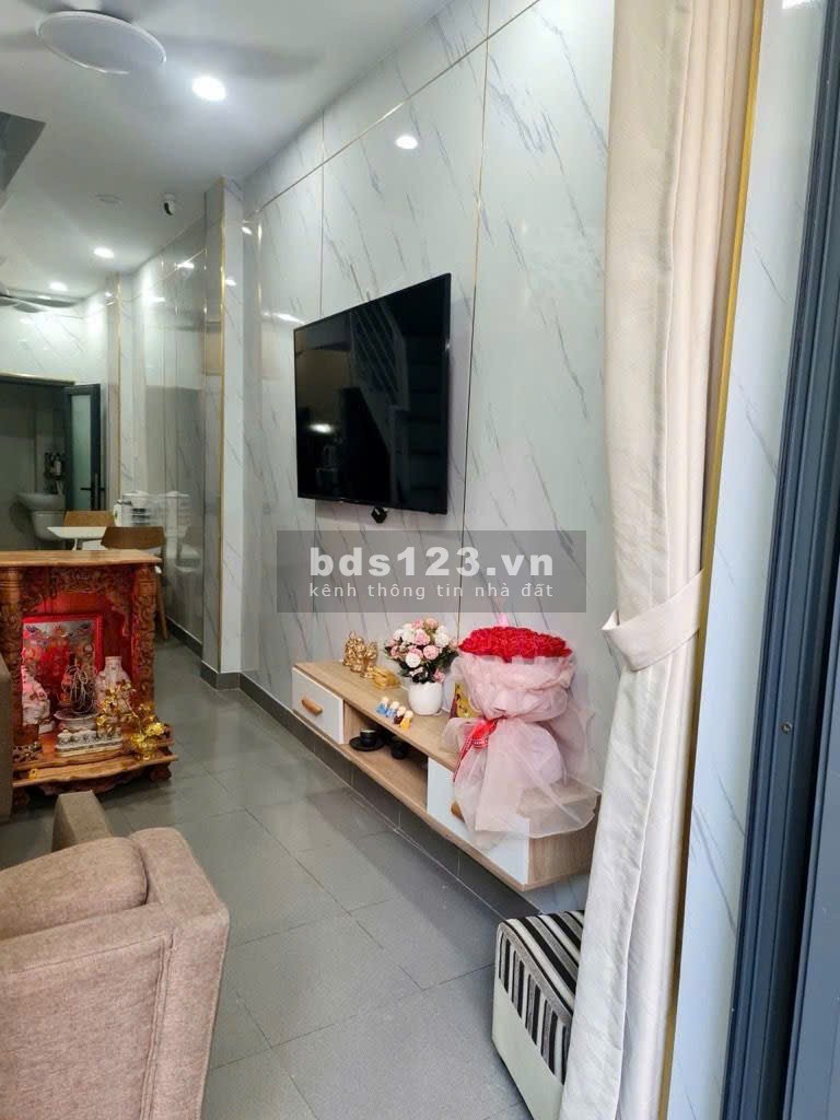 Hot khu vực - chỉ nhỉnh 3 tỏi - nhà 2 tầng - cách hẻm xe hơi…