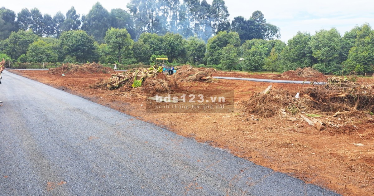 Đất thổ cư 2 mặt tiền đường nhựa, 1 sẹc Lê Hồng Phong, P Hàng Gòn, Giá chỉ 12tr/m vuông