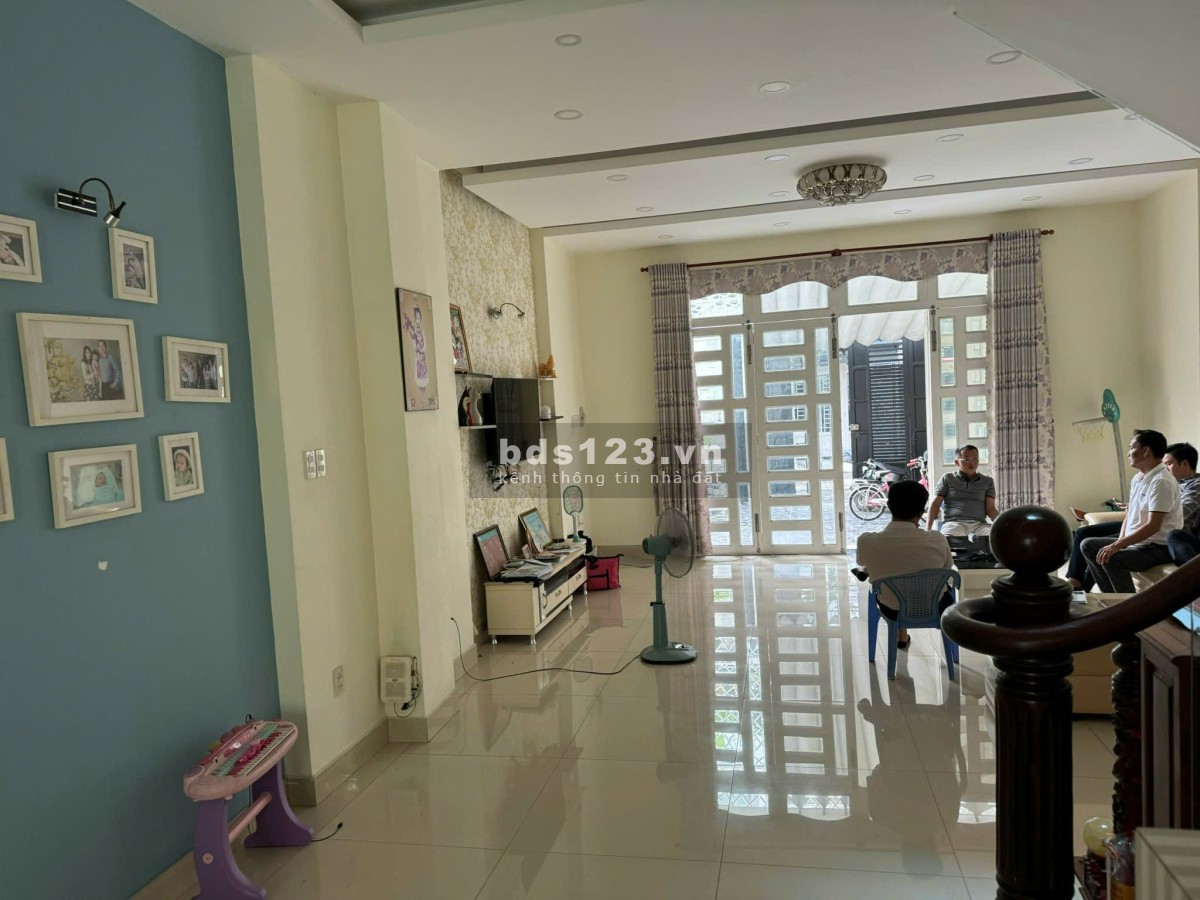 NHÀ MẶT TIỀN NGUYỄN VĂN NGHI, BÊN HONG CHỢ GÒ VẤP