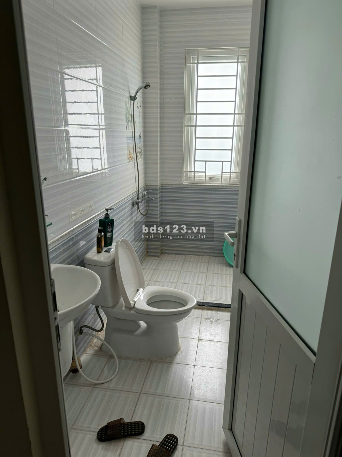 NHÀ MẶT TIỀN NGUYỄN VĂN NGHI, BÊN HONG CHỢ GÒ VẤP