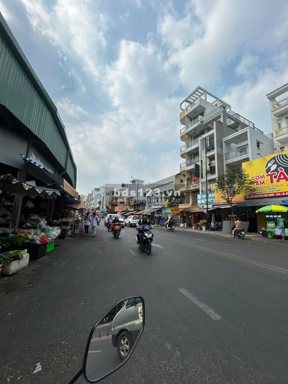 NHÀ MẶT TIỀN NGUYỄN VĂN NGHI, BÊN HONG CHỢ GÒ VẤP