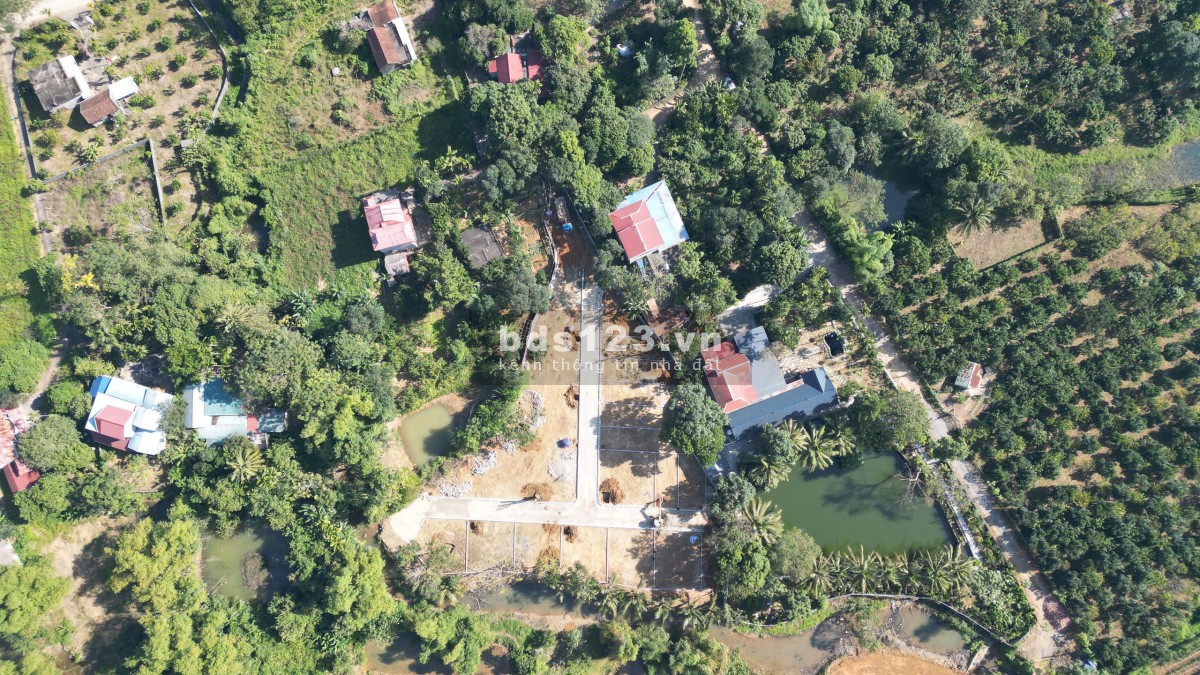 Bán đất nền giá rẻ - Vị trí đẹp khu bãi xe