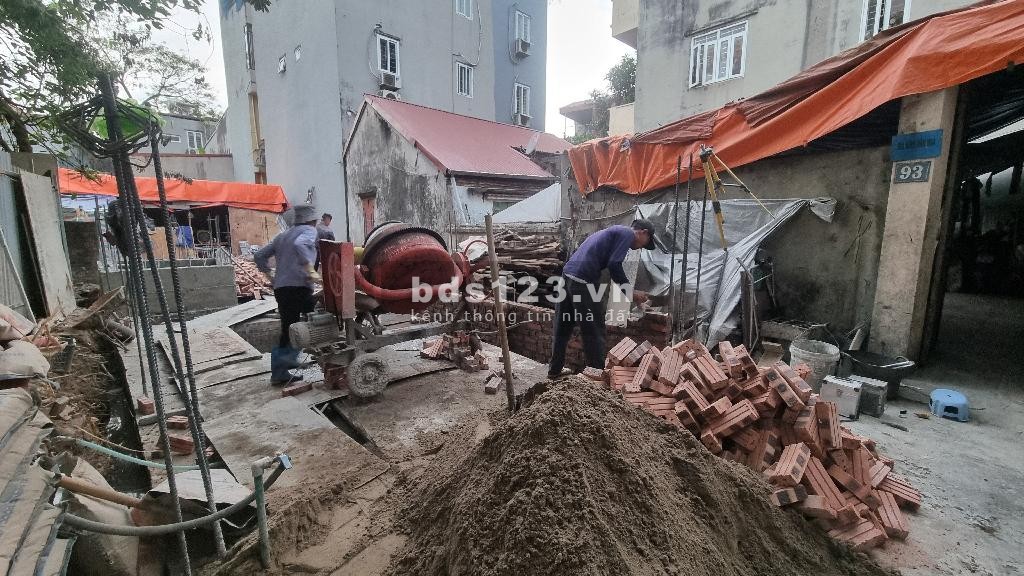 Thang máy – Ngõ rộng 2m – Nhà mới xây CCMN – Lô góc hiếm…