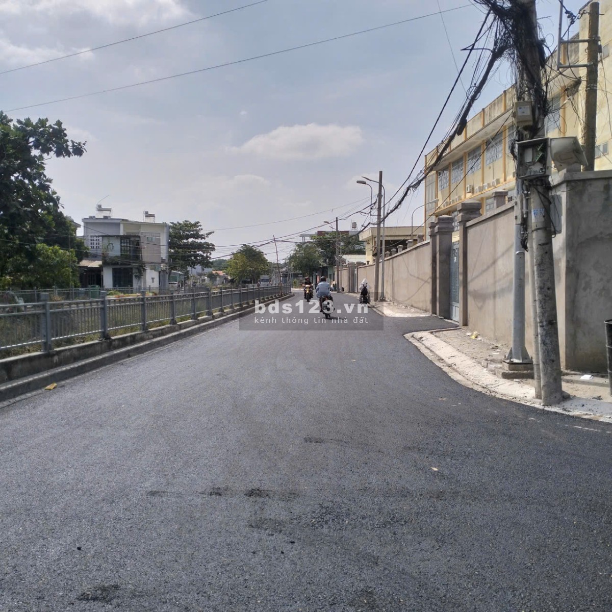 Bán đất 100.2m2 thổ cư tại Đường vườn lài Phường An Phú…