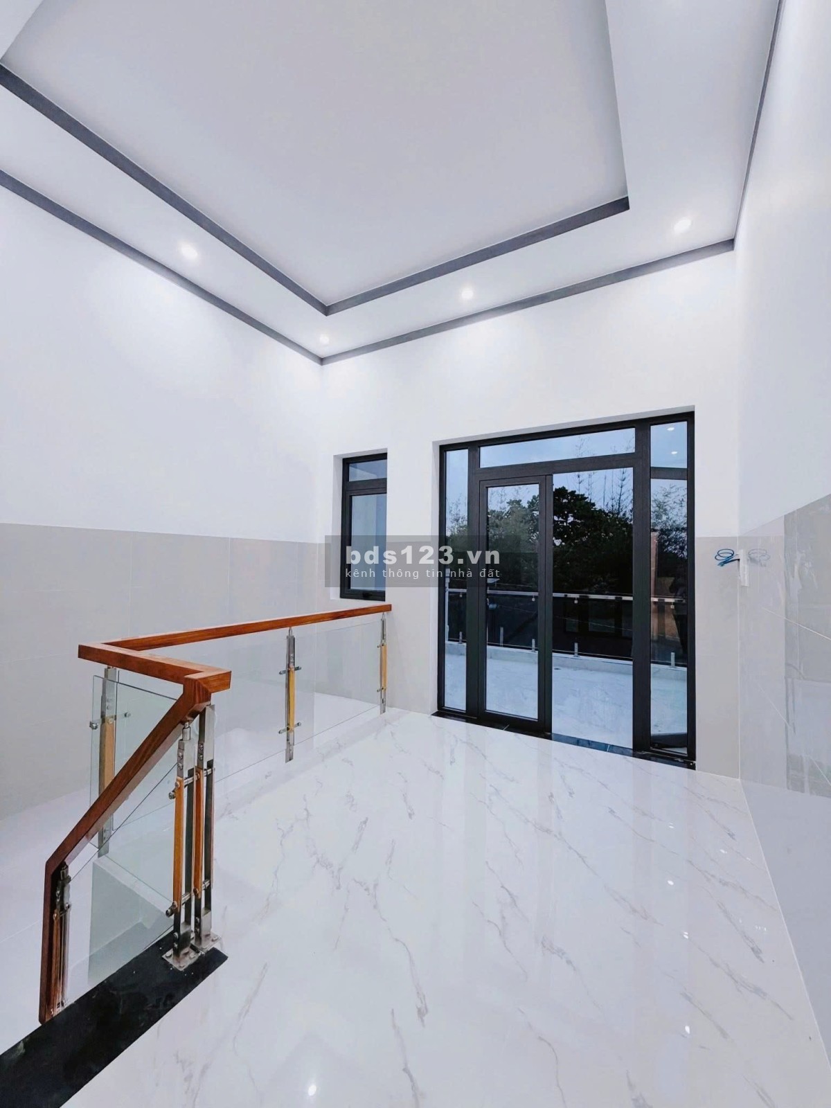 Nhà mới, hẻm 1 xẹt QL13, đối diện chợ Bưng Bầu, TC 60m²,…