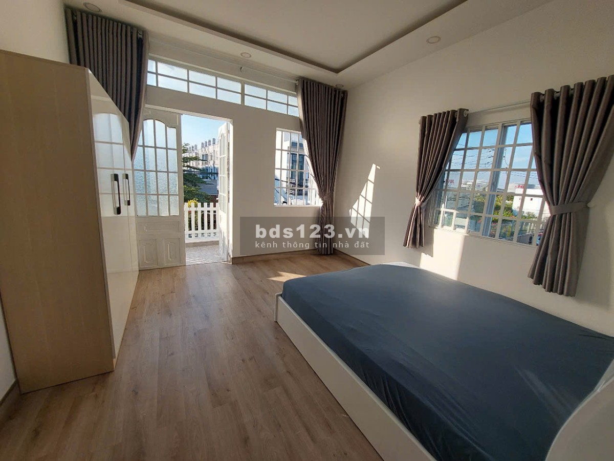 Bán nhà góc 2 MT hẻm xe hơi Huỳnh Tấn Phát Nhà Bè