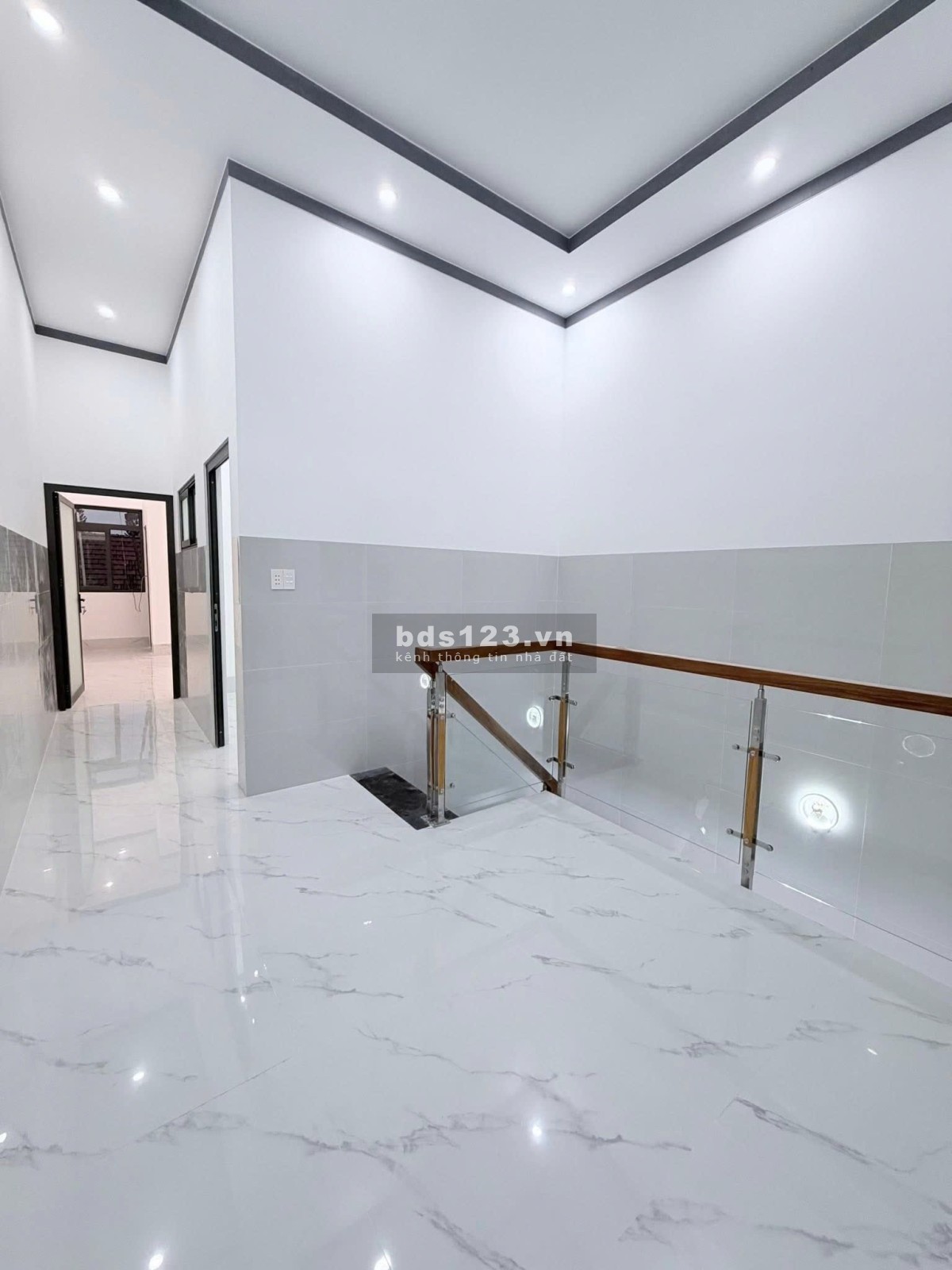 Nhà mới, hẻm 1 xẹt QL13, đối diện chợ Bưng Bầu, TC 60m²,…