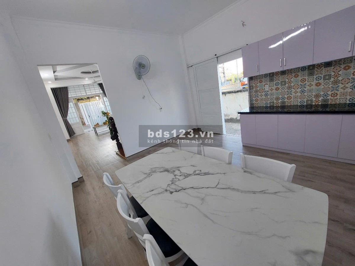 Bán nhà góc 2 MT hẻm xe hơi Huỳnh Tấn Phát Nhà Bè