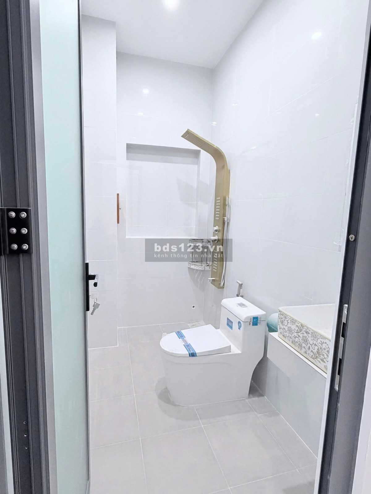 Nhà mới, hẻm 1 xẹt QL13, đối diện chợ Bưng Bầu, TC 60m²,…