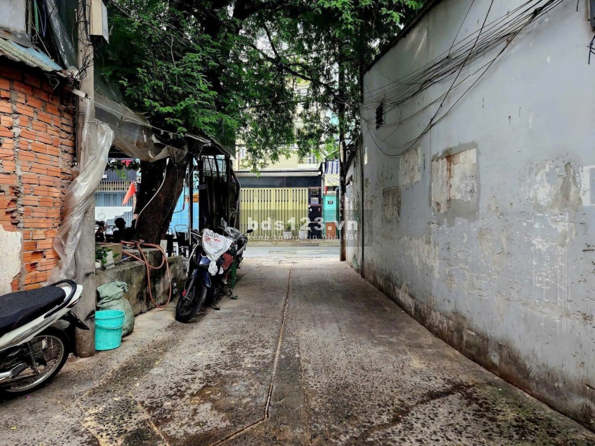 Gò Vấp, bán nhà C4 sát mặt tiền Lê Lai P3 DT 8.2x18m 180m²