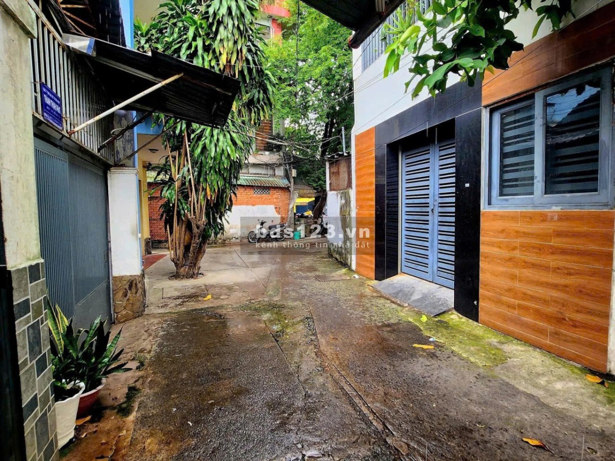 Gò Vấp, bán nhà C4 sát mặt tiền Lê Lai P3 DT 8.2x18m 180m²