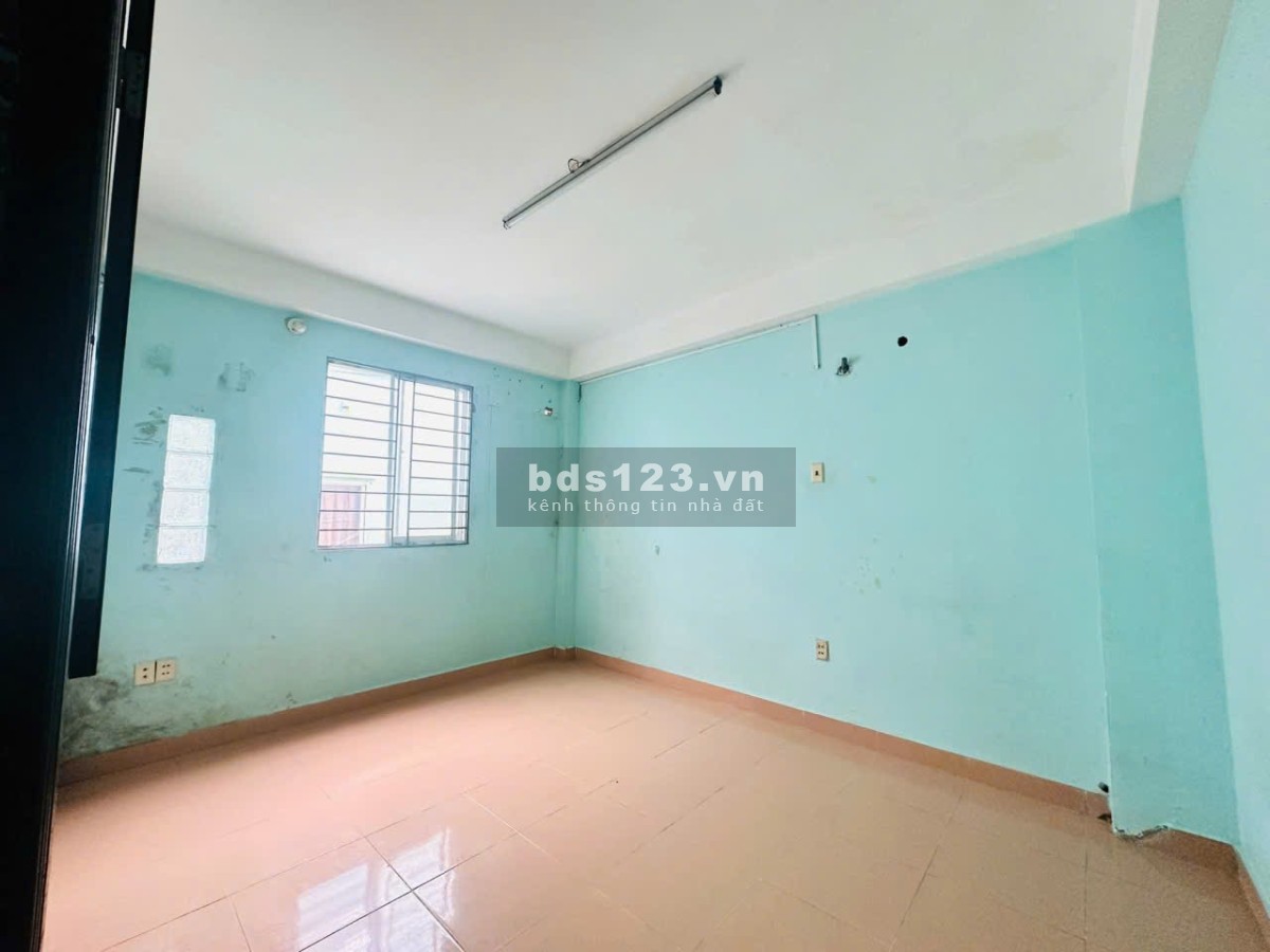  Chỉ cần 2 thùng sơn trắng + 1 thùng sơn ngoài trời là có…