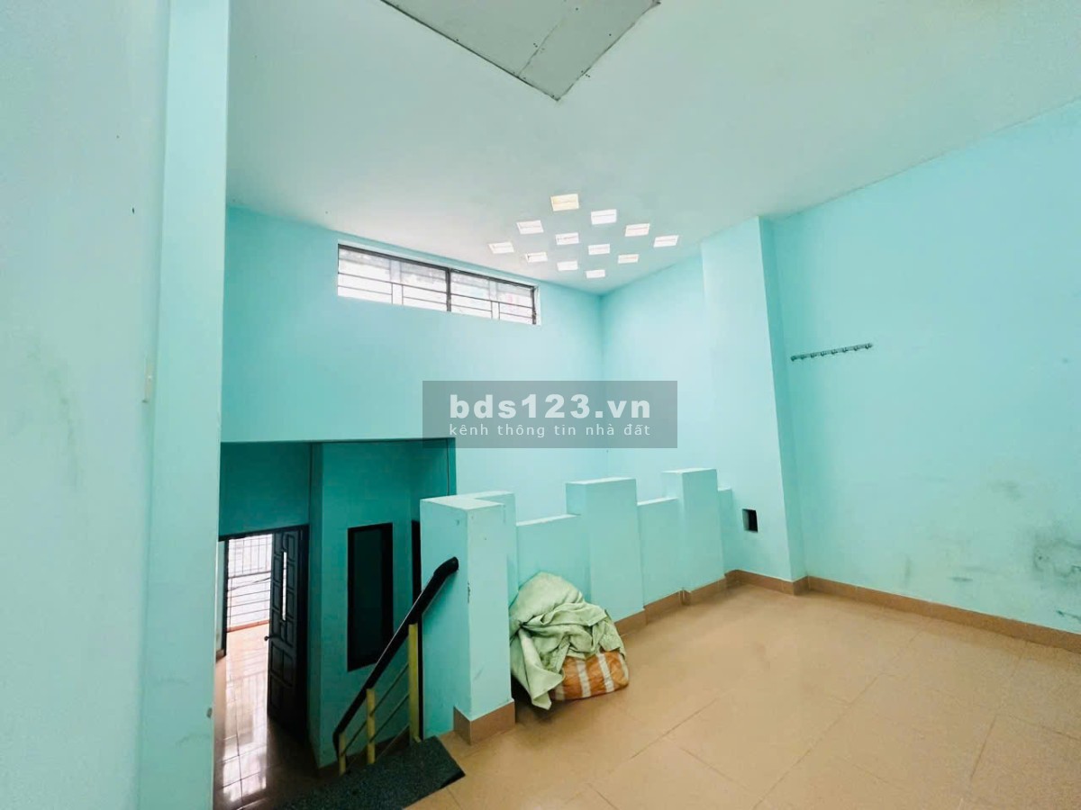  Chỉ cần 2 thùng sơn trắng + 1 thùng sơn ngoài trời là có…