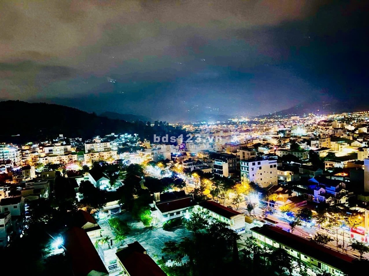 CHẠM TAY VÀO BIỂN CẢ – SỞ HỮU 