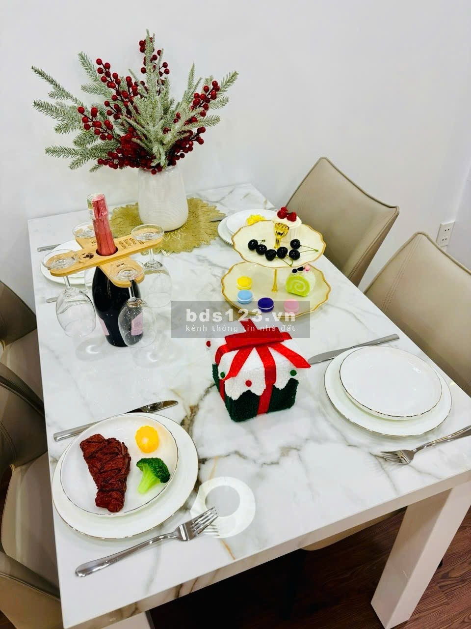 CHẠM TAY VÀO BIỂN CẢ – SỞ HỮU 