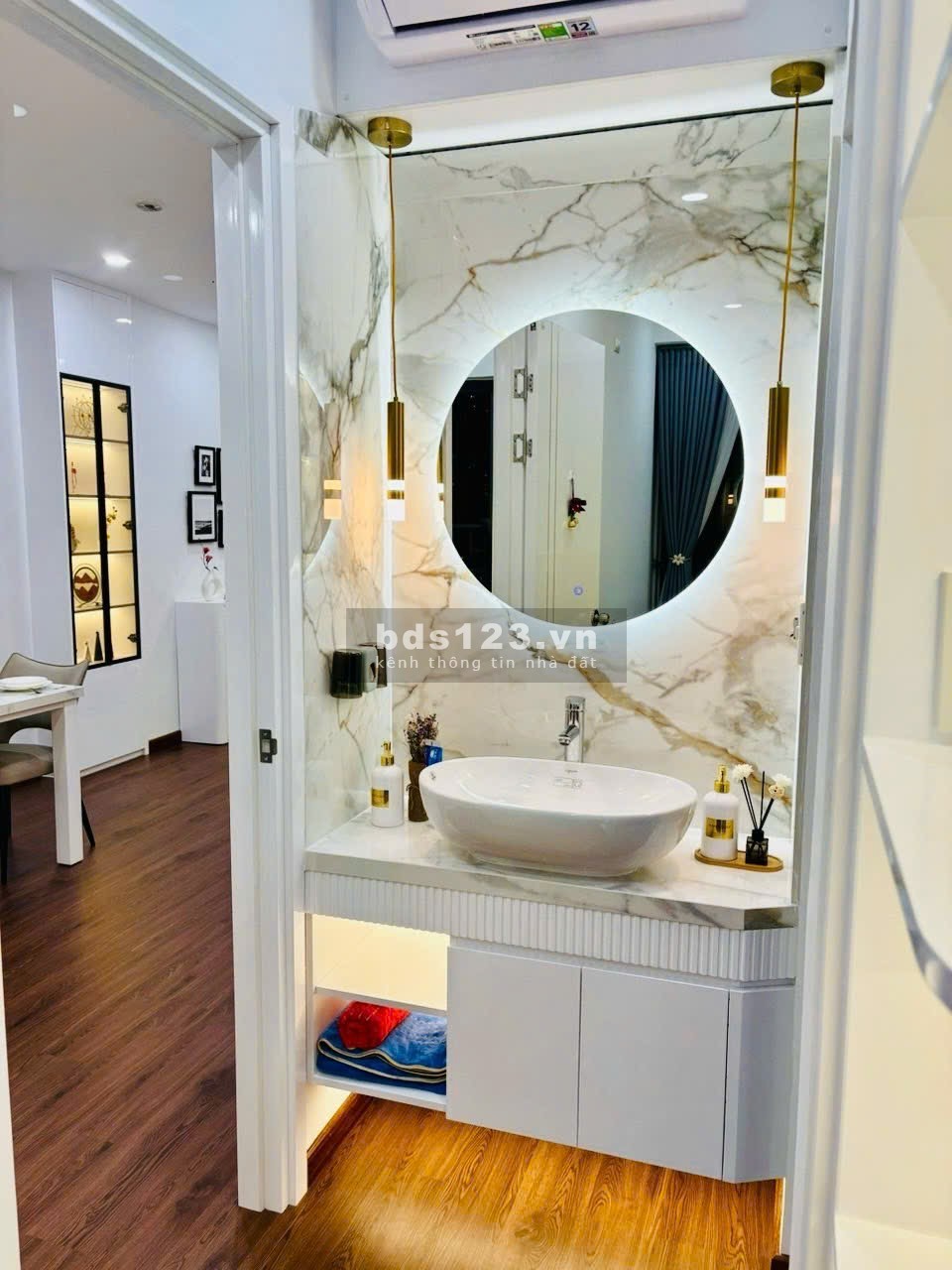 CHẠM TAY VÀO BIỂN CẢ – SỞ HỮU 