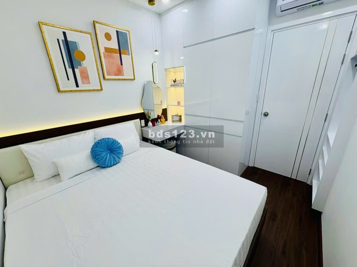 CHẠM TAY VÀO BIỂN CẢ – SỞ HỮU 