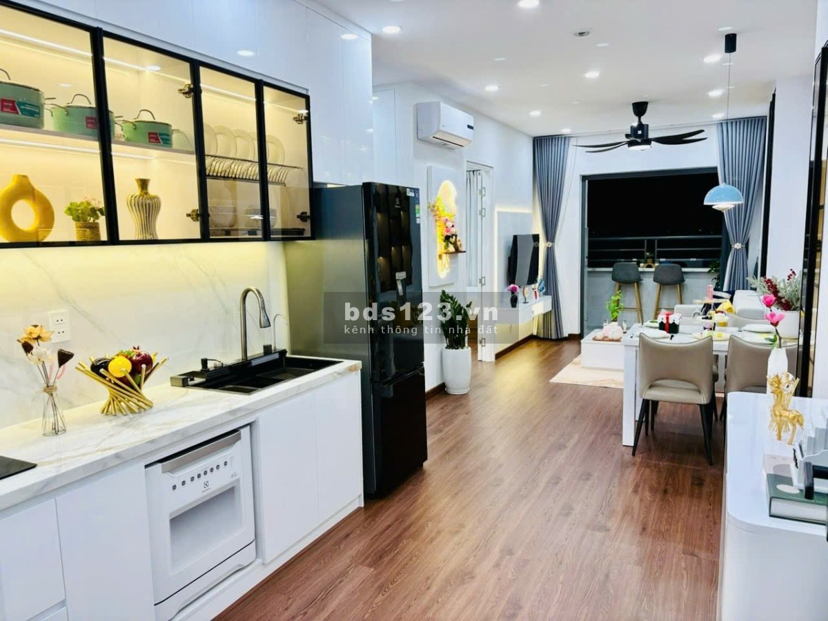 CHẠM TAY VÀO BIỂN CẢ – SỞ HỮU 