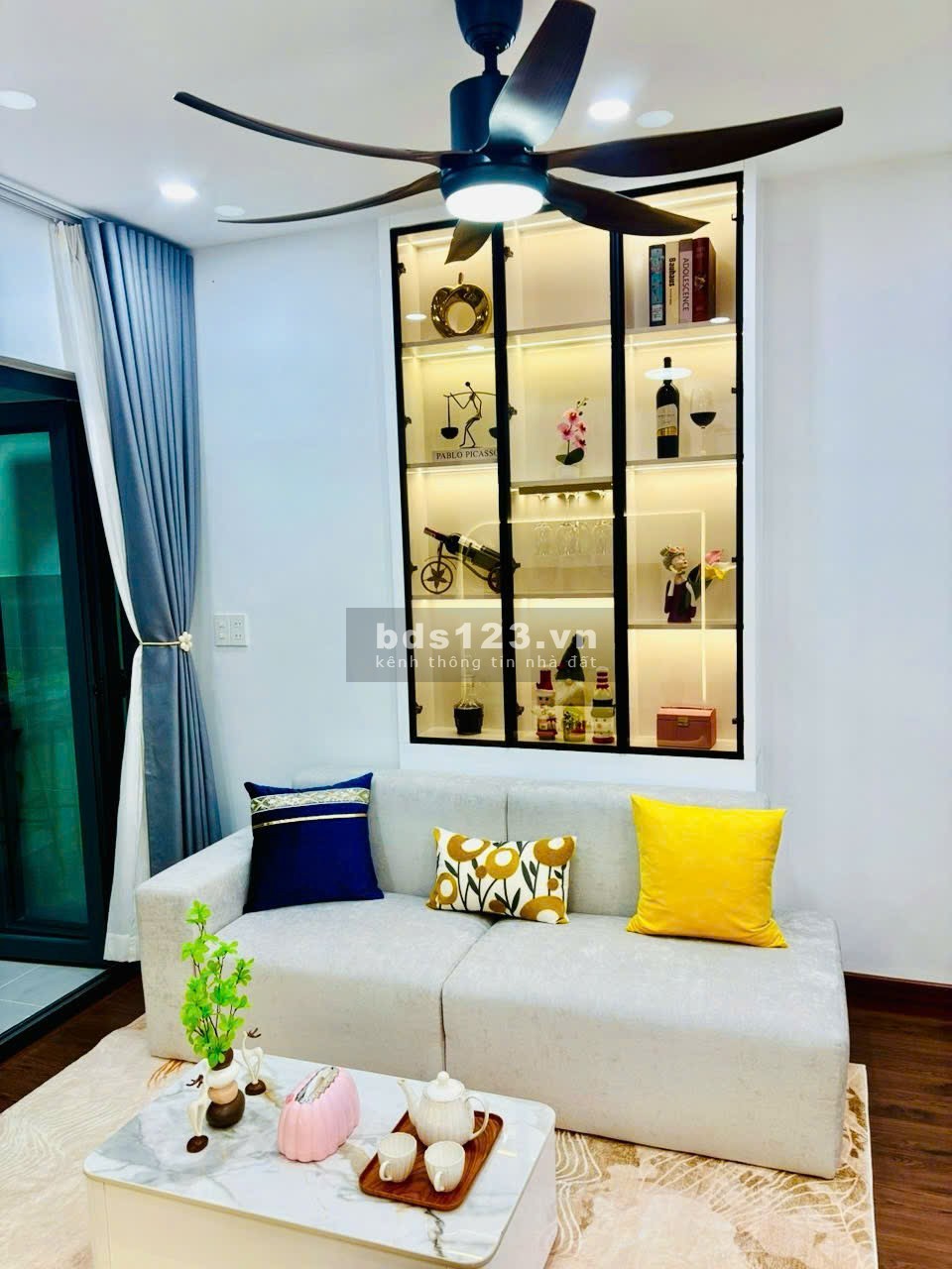 CHẠM TAY VÀO BIỂN CẢ – SỞ HỮU 