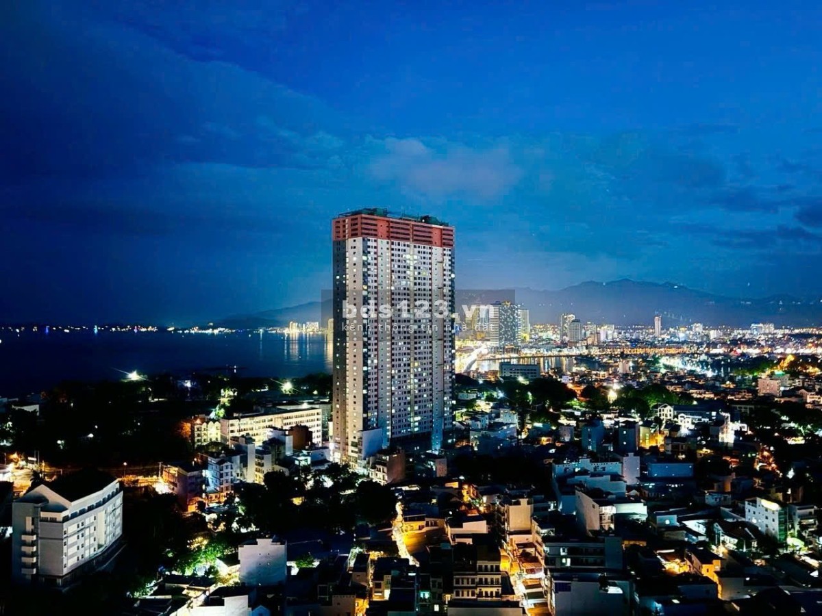 CHẠM TAY VÀO BIỂN CẢ – SỞ HỮU 