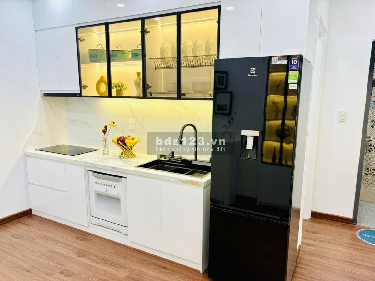 CHẠM TAY VÀO BIỂN CẢ – SỞ HỮU 