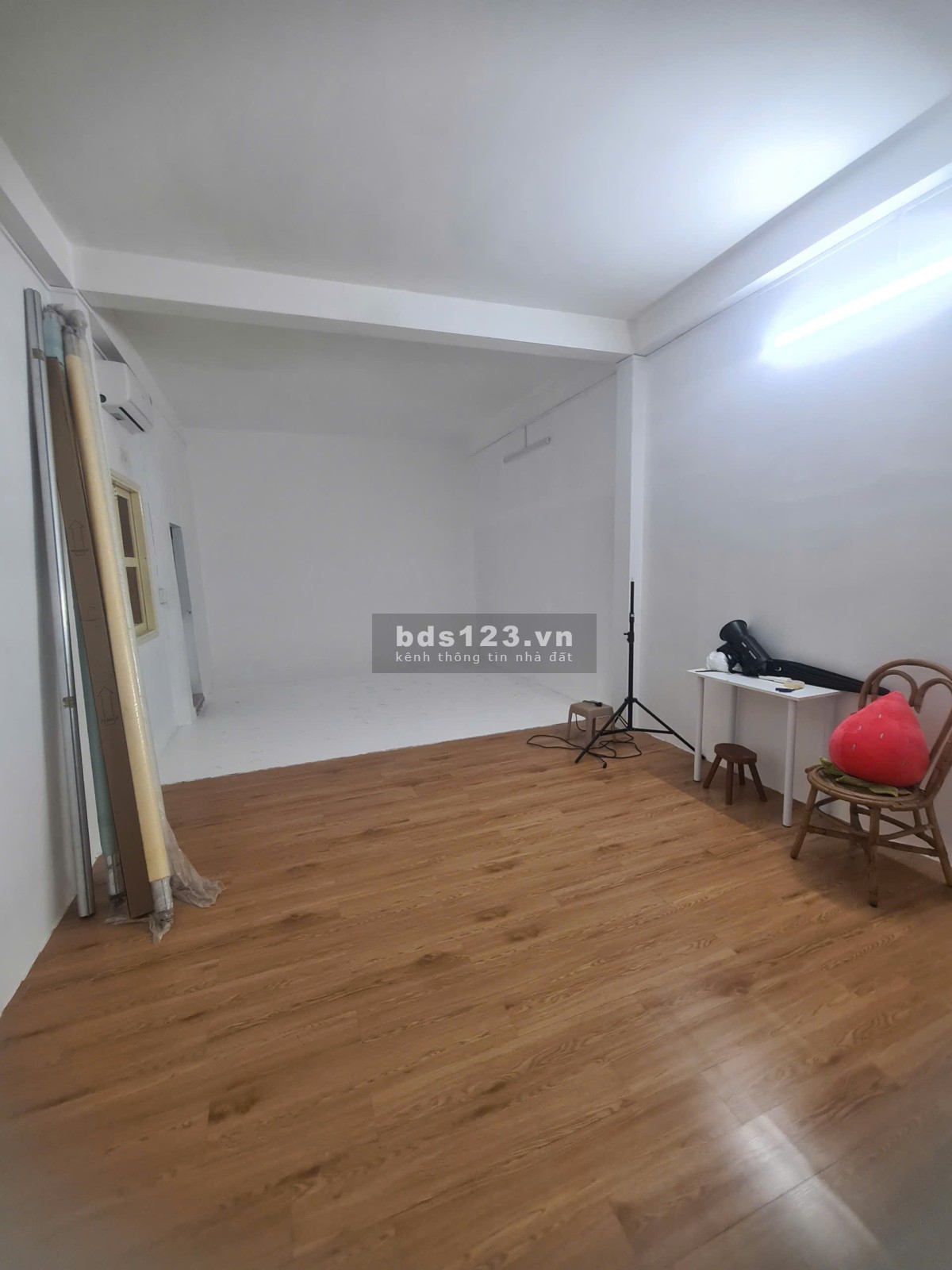 Cho thuê phòng làm việc 50m2 lầu 1 tiện làm editor, designer, quay SP