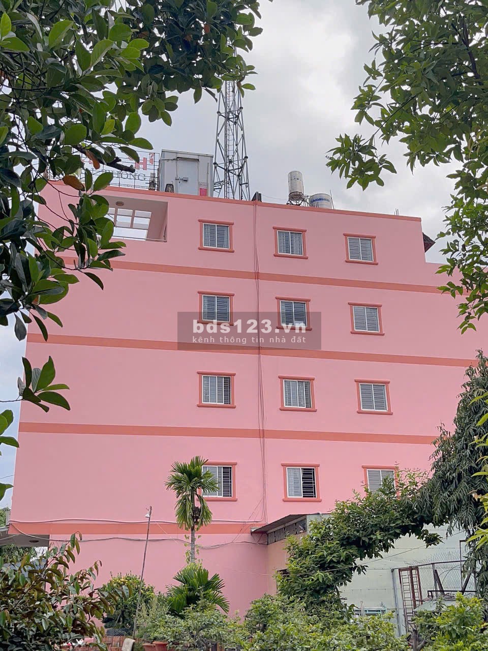 Bán khách sạn 4 lầu đường Võ Thị Hồi Hóc Môn, đang kinh…