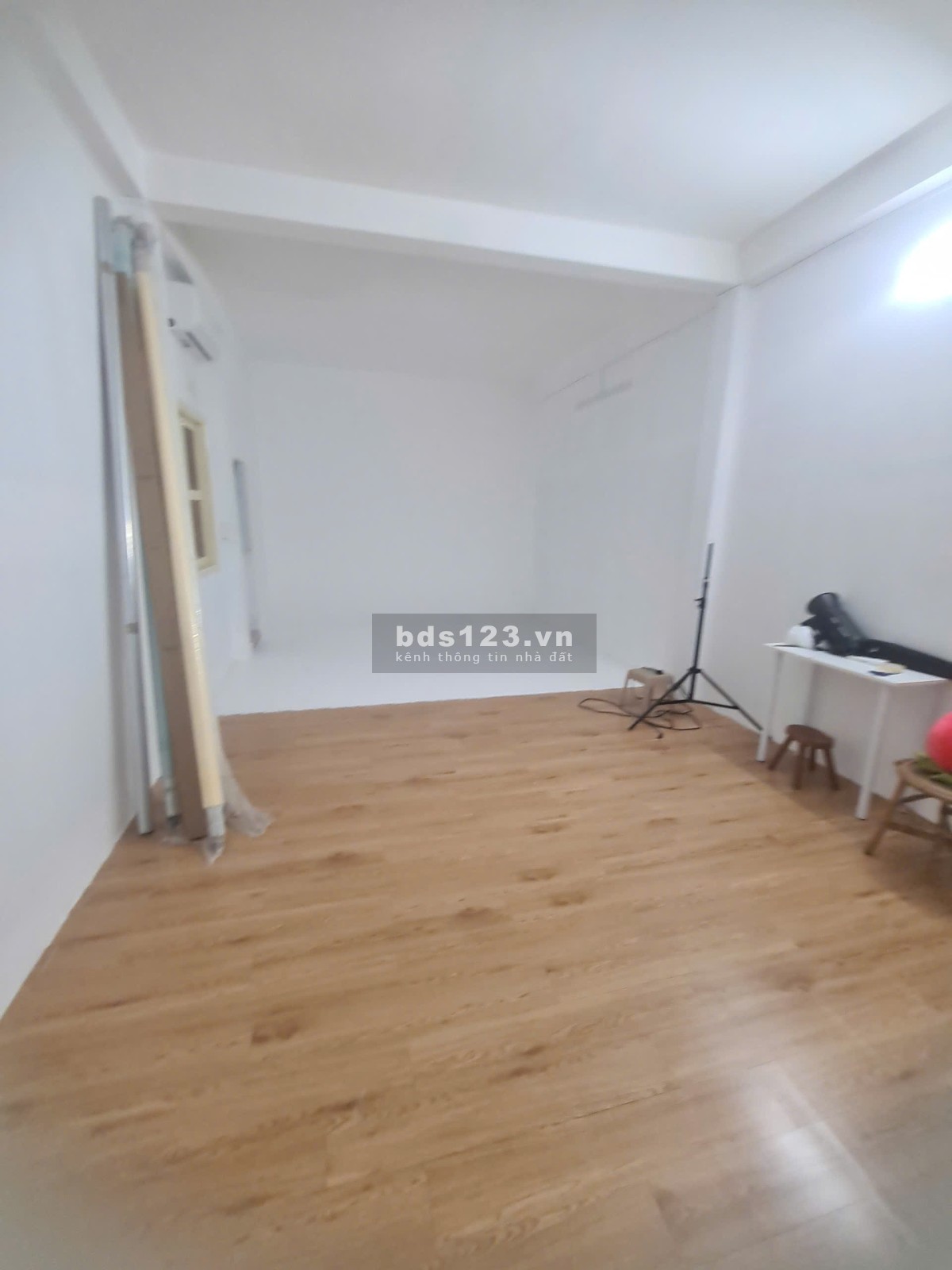 Cho thuê phòng làm việc 50m2 lầu 1 tiện làm editor, designer, quay SP