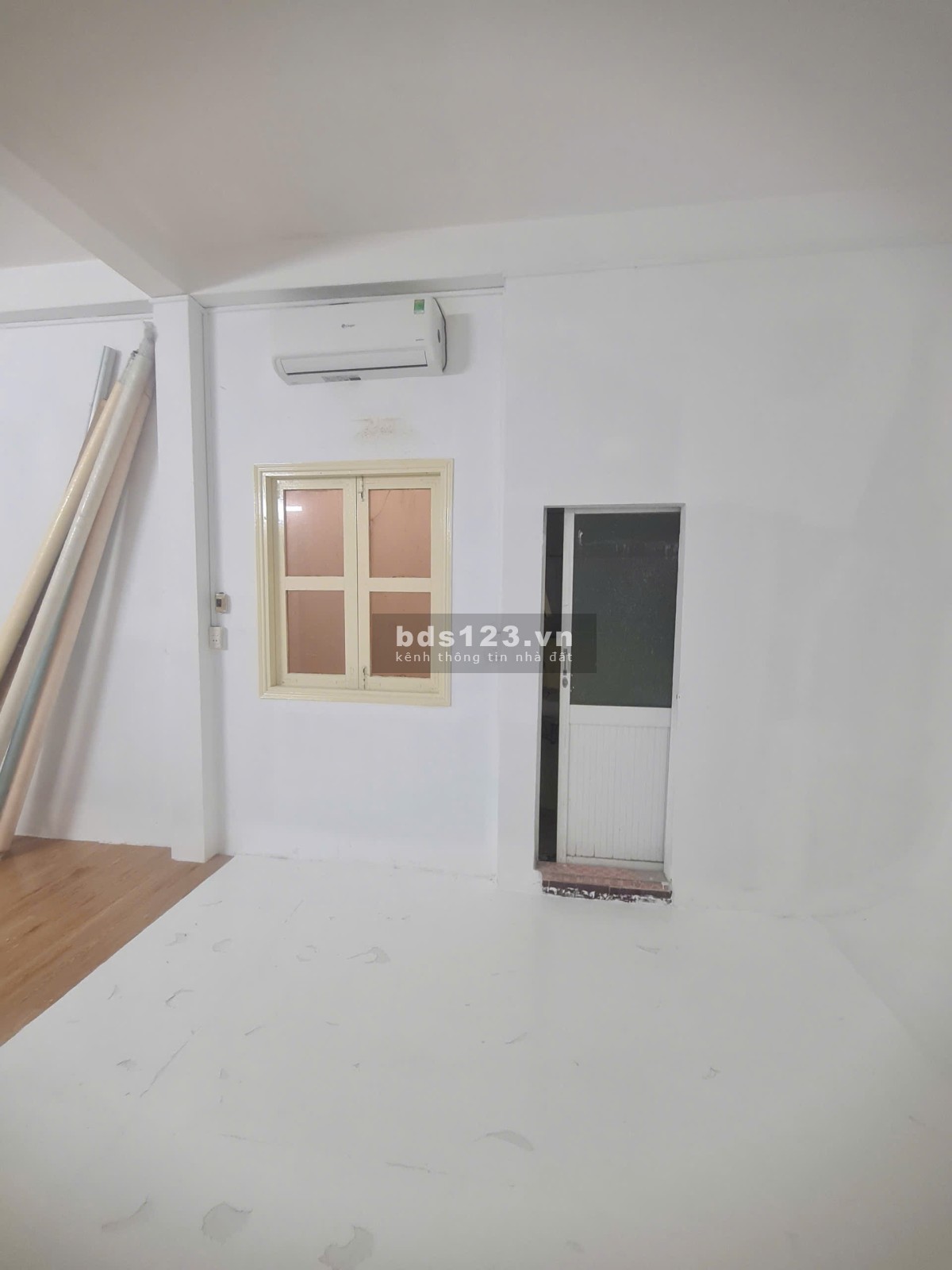 Cho thuê phòng làm việc 50m2 lầu 1 tiện làm editor, designer, quay SP