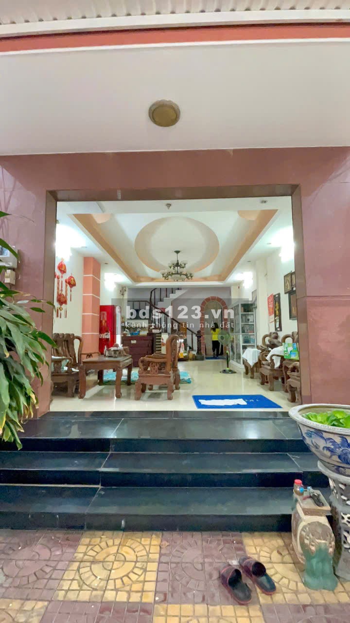 Bán khách sạn 4 lầu đường Võ Thị Hồi Hóc Môn, đang kinh…