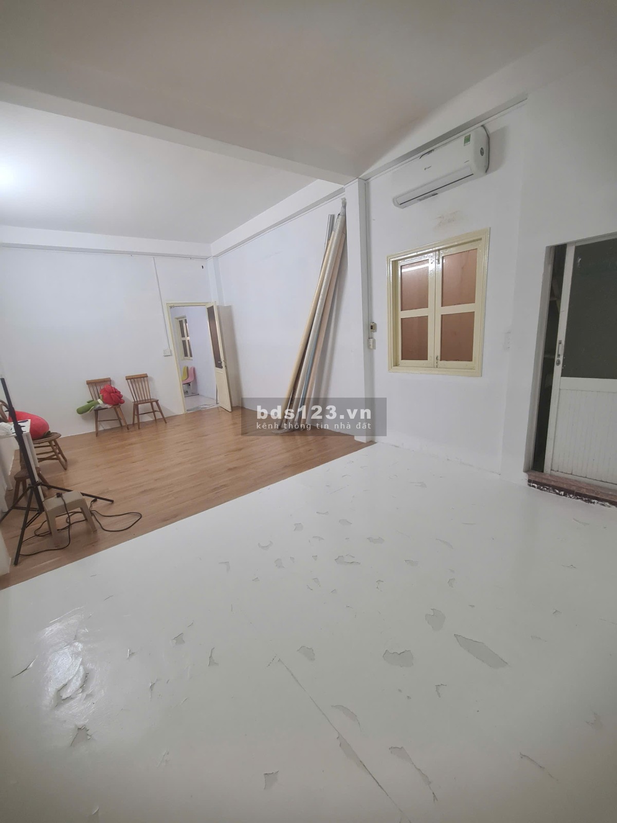 Cho thuê phòng làm việc 50m2 lầu 1 tiện làm editor, designer, quay SP