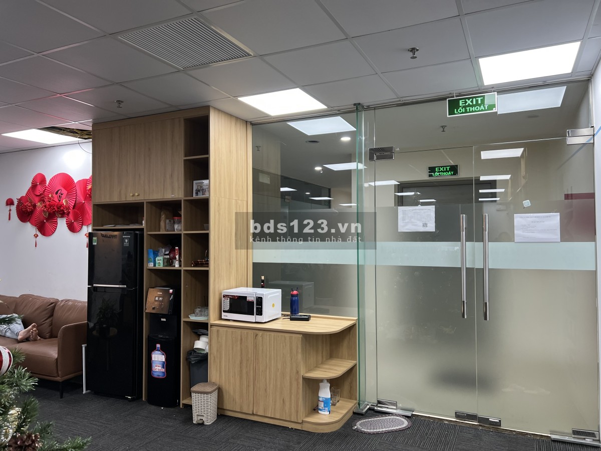 Cho thuê văn phòng 340m² Ngoại Giao Đoàn, view đẹp, treo biển…