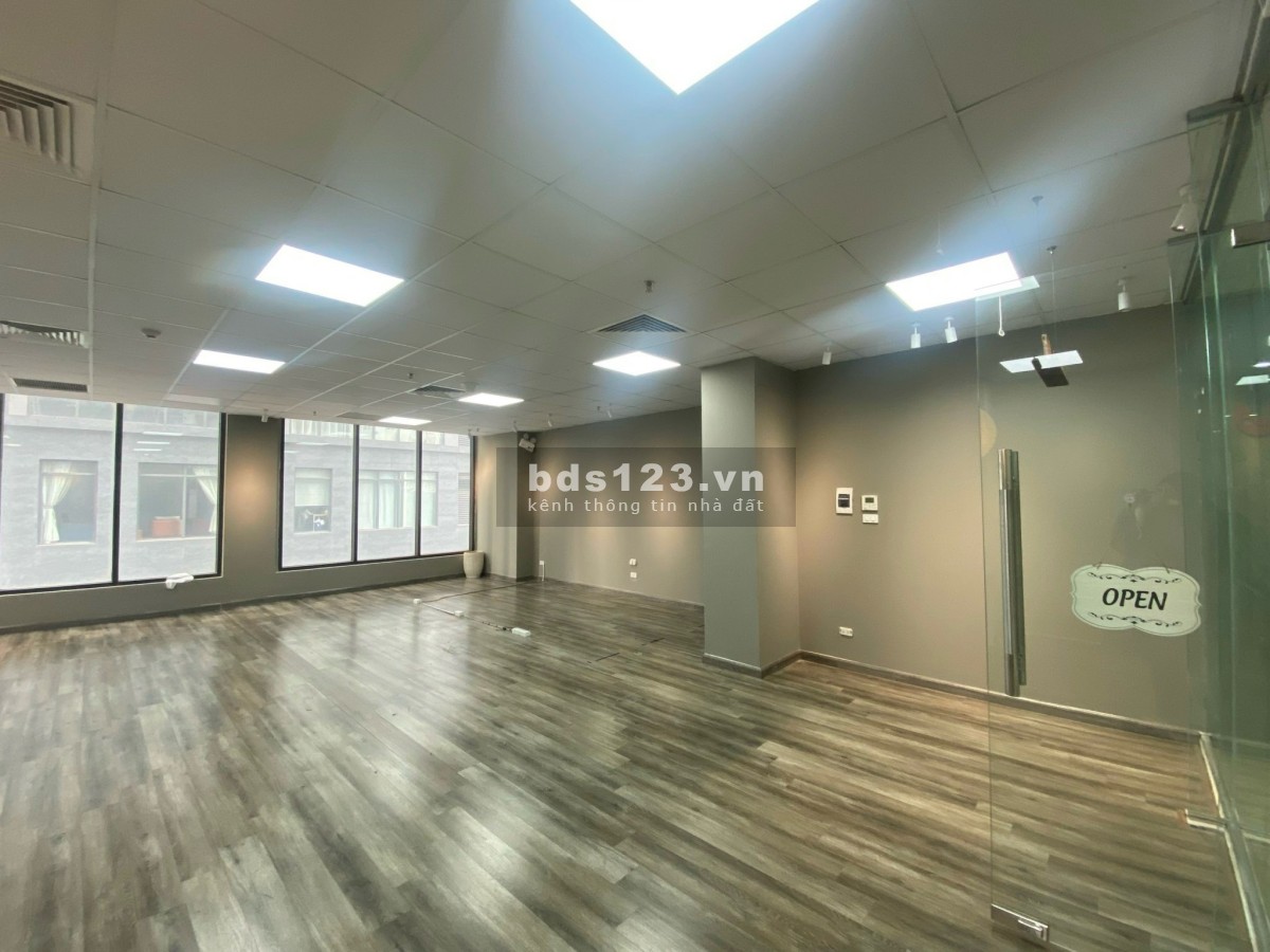 Cho thuê văn phòng 340m² Ngoại Giao Đoàn, view đẹp, treo biển…