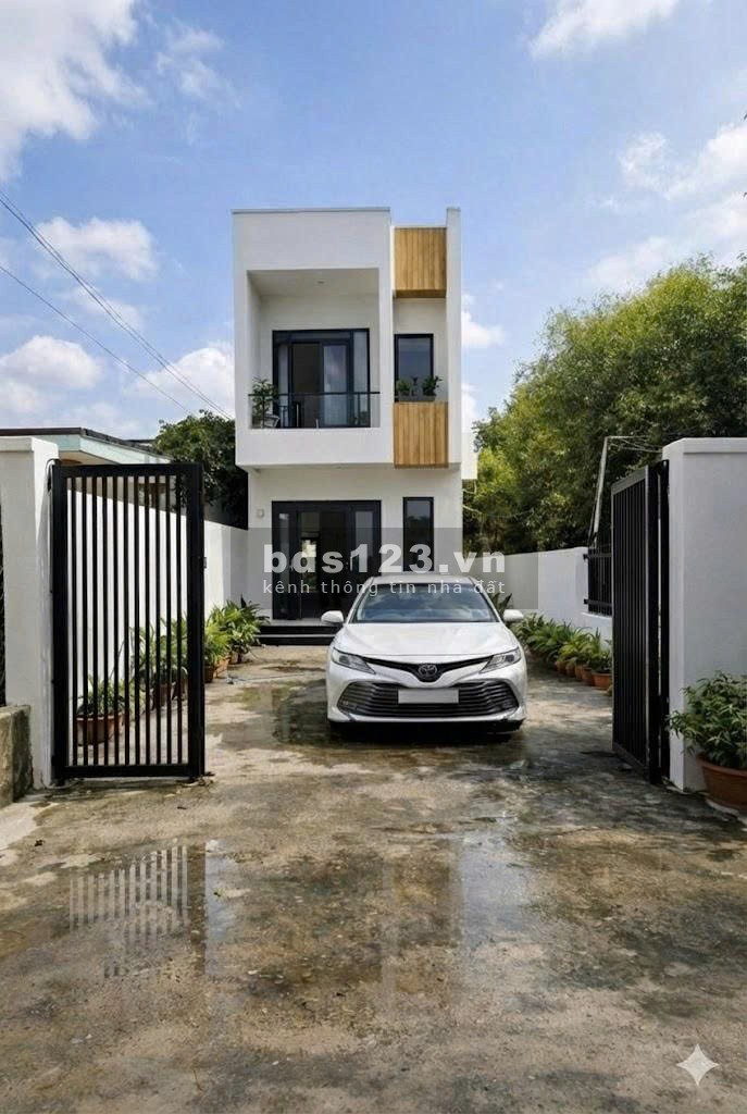 Căn góc Nguyễn Chí Thanh nhà trệt lầu có sân xe hơi giá 2,98…