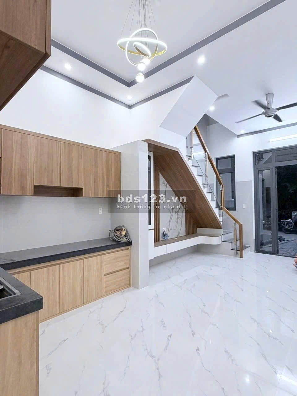 Căn góc Nguyễn Chí Thanh nhà trệt lầu có sân xe hơi giá 2,98…